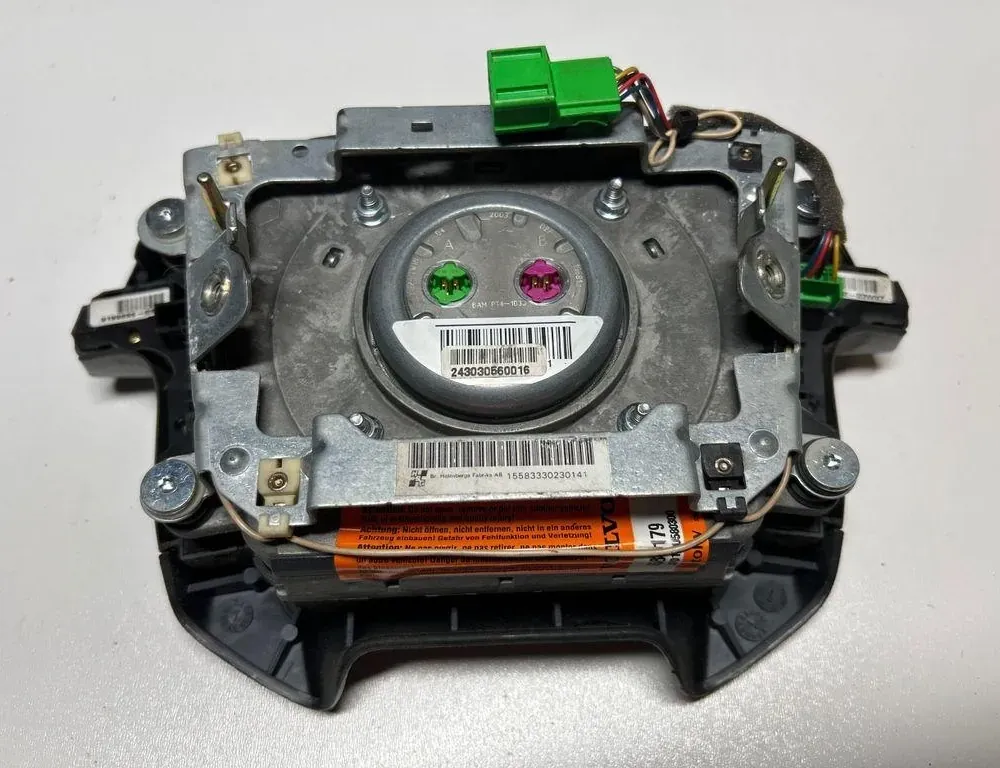VOLVO V70 3 generation (2007-2020) Steering Wheel Airbag 34098872