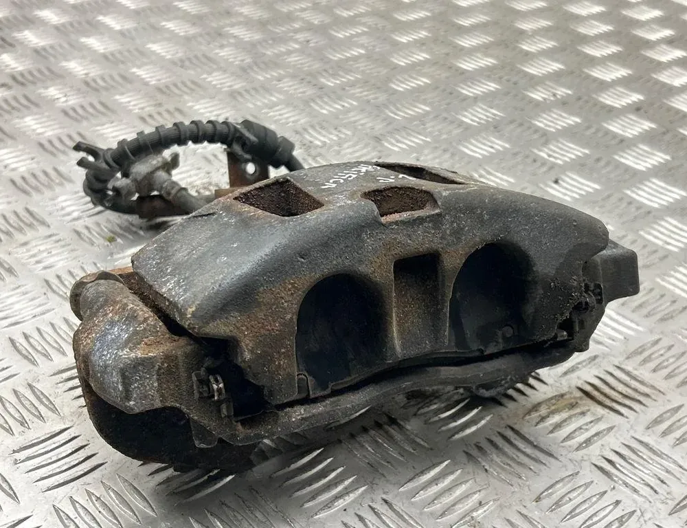 CHRYSLER Pacifica 2 generation (RU) (2016-2023) Front Left Brake Caliper 34120420