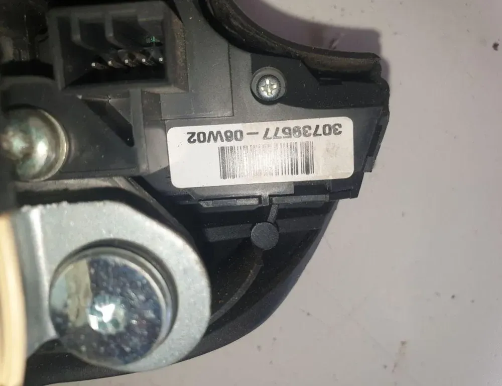 VOLVO V70 3 generation (2007-2020) Steering Wheel Airbag 30754313 34126588