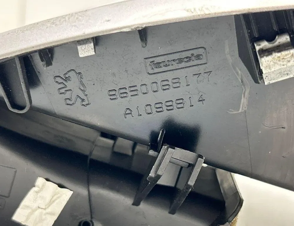 PEUGEOT 206 1 generation (1998-2009) Вентиляционные отверстия центральной консоли 9650068177,A1099814 34105245