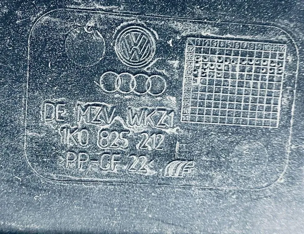 SEAT Toledo 3 generation (2004-2010) Защита днища правая 1K0825212L 30673328