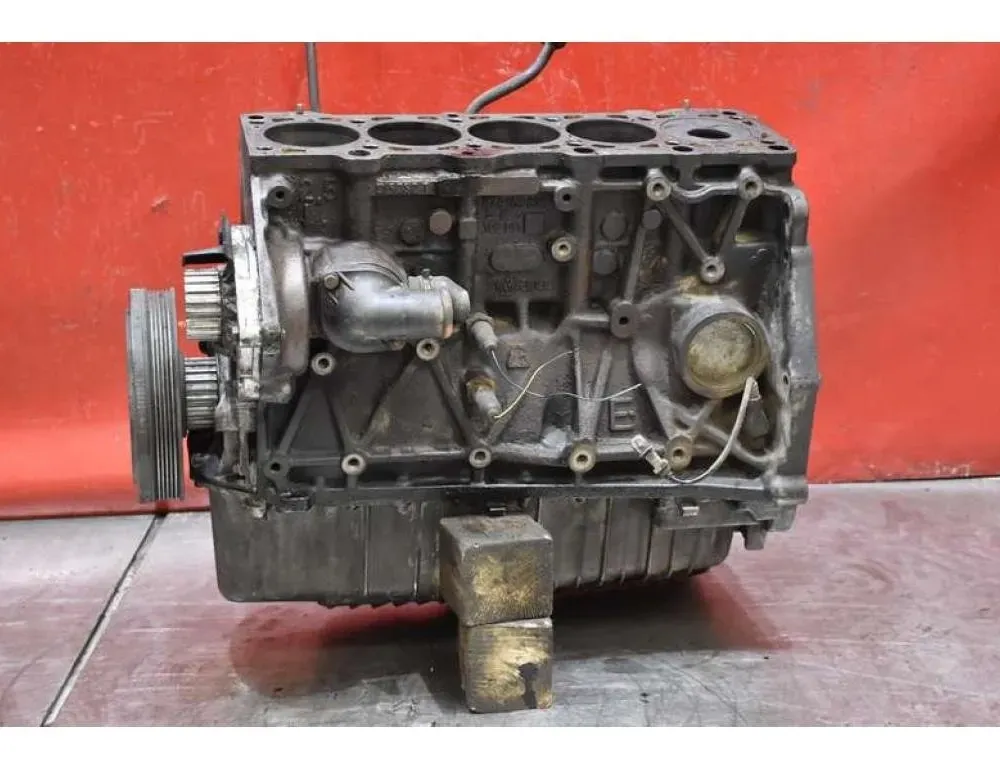 VOLKSWAGEN Transporter T4 (1990-2003) Engine Block 046103021 27685878