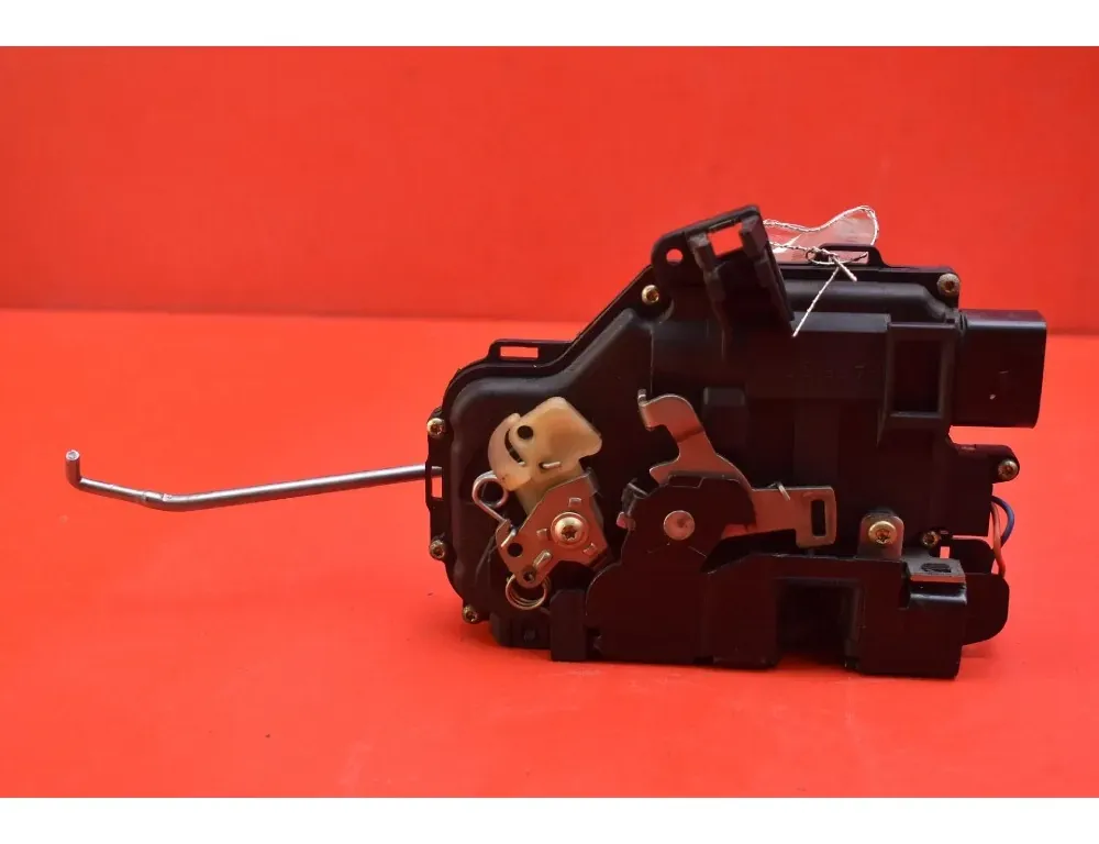 AUDI A4 B6/8E (2000-2005) Замок передней левой двери 4B1837015G 33504240