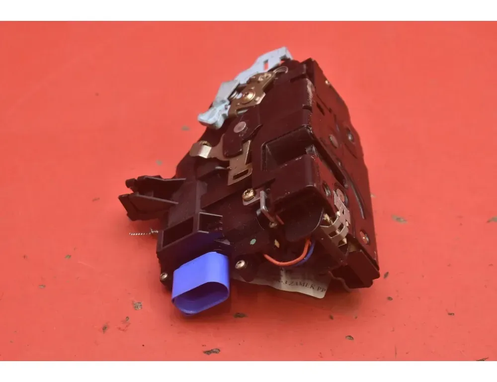 VOLKSWAGEN Golf Plus 1 generation (2004-2009) Замок двери передний правый 3D1837016 33668980