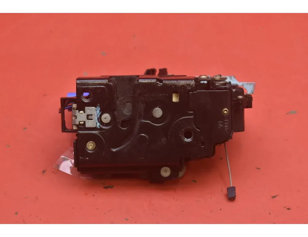 VOLKSWAGEN Golf Plus 1 generation (2004-2009) Замок двери передний правый 3D1837016 33668980