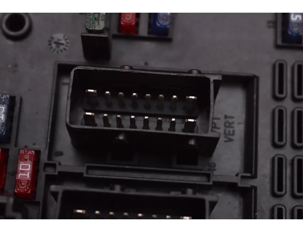 PEUGEOT Fuse Box 9646405280 33979012