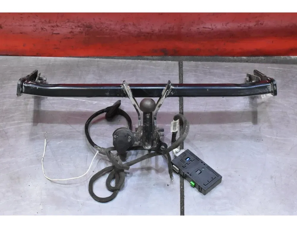 VOLVO V70 2 generation (2000-2008) Removable trailer hitch 30698765 34485791