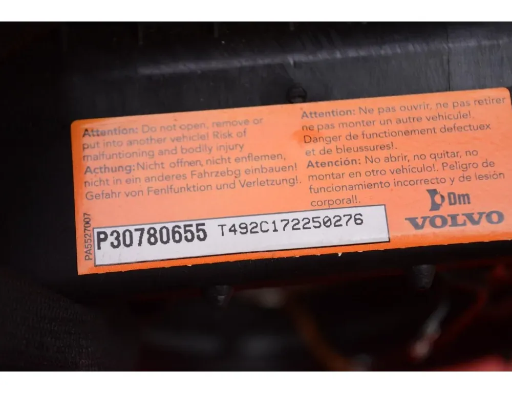 VOLVO V70 2 generation (2000-2008) Steering Wheel Airbag P30780655 34485569