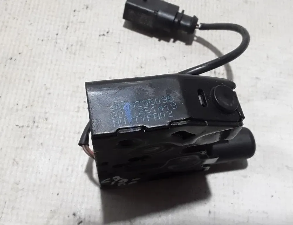 AUDI A6 C7/4G (2010-2020) Замок капота правый 4G0823509D 21062488