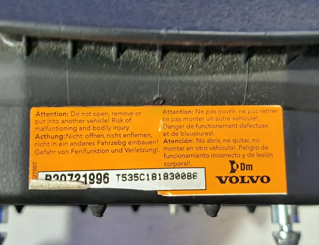 VOLVO V70 3 generation (2007-2020) Steering Wheel Airbag 30721996 32764745