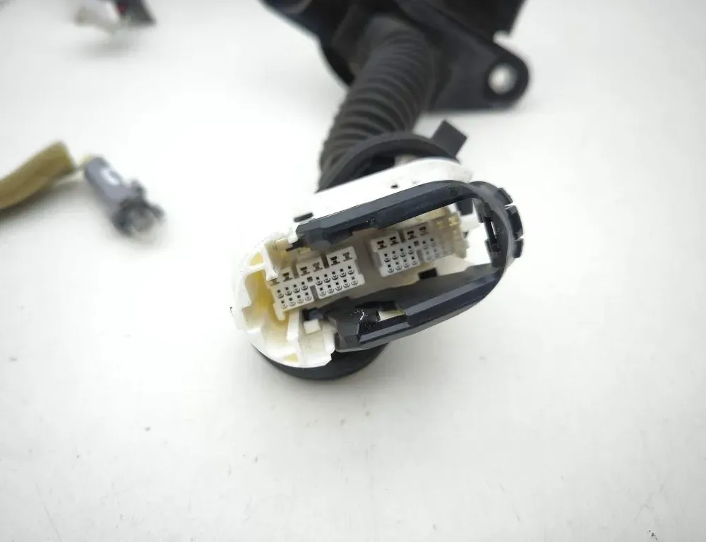 TOYOTA Prius 4 generation (XW50) (2015-2023) Дверные кабели спереди справа 8215147611 36189256