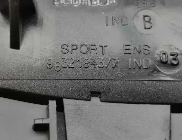 PEUGEOT 206 1 generation (1998-2009) Вентиляционные отверстия в приборной панели 9632184377 26441162