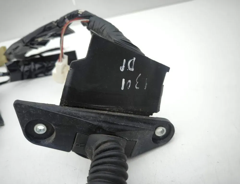 TOYOTA Prius 4 generation (XW50) (2015-2023) Дверные кабели спереди справа 8215147611 36189256