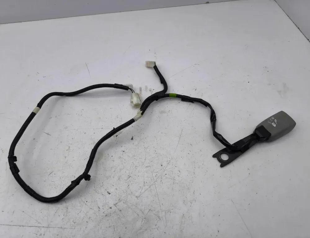 LEXUS IS XE20 (2005-2013) Front Right Seat Buckle 36082613