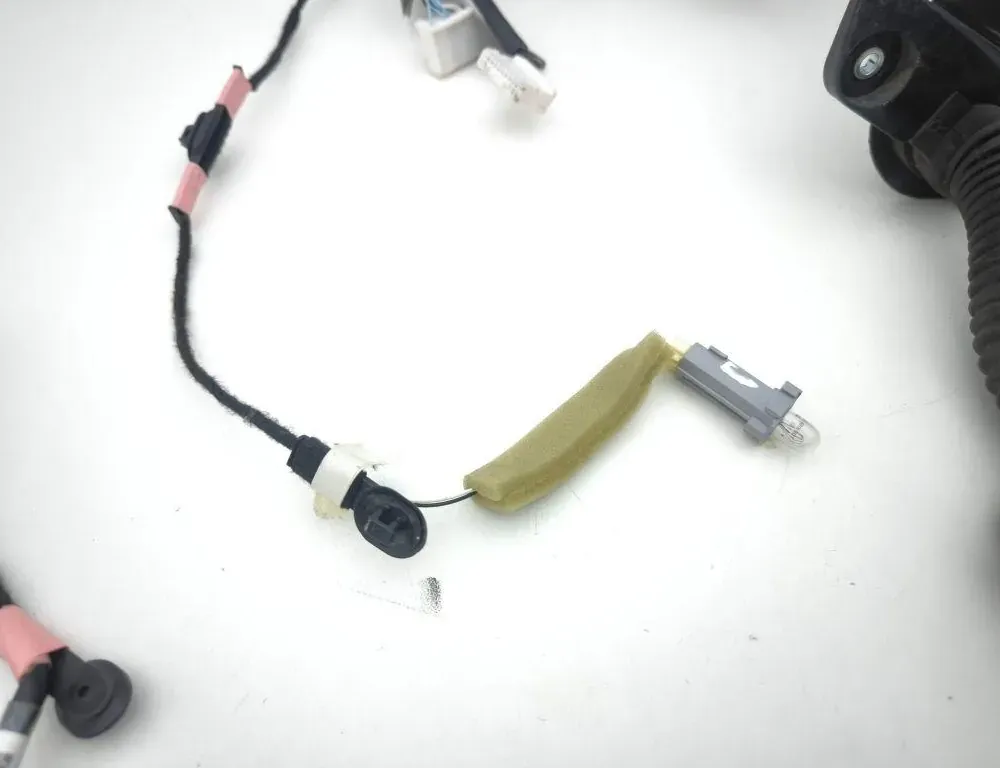 TOYOTA Prius 4 generation (XW50) (2015-2023) Дверные кабели спереди справа 8215147611 36189256