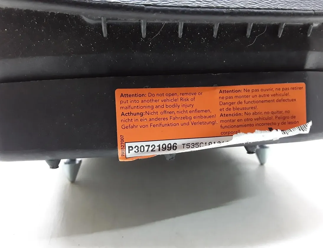 VOLVO V70 3 generation (2007-2020) Steering Wheel Airbag P30721996 23607628