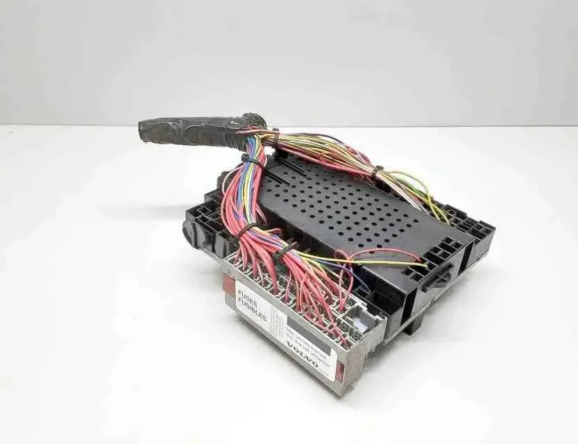 VOLVO XC90 1 generation (2002-2014) Fuse box 30679527,08696098 32643916