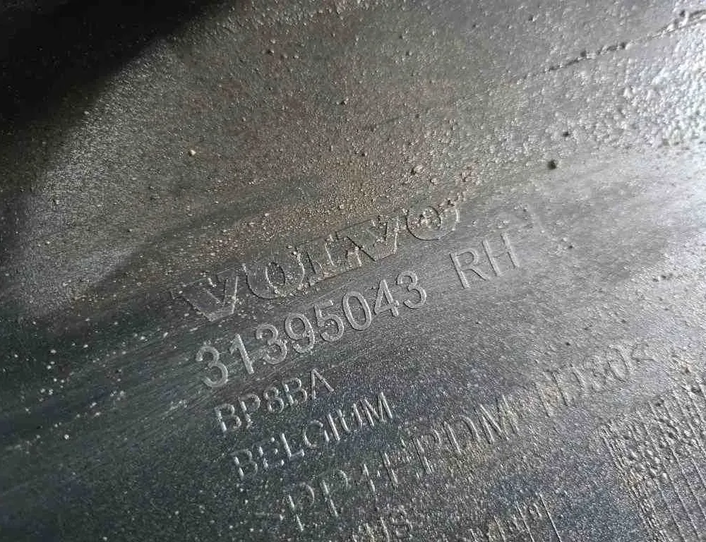 VOLVO V40 Cross Country 1 generation (2012-2020) Right Side Plastic Sideskirt Cover 31395043 32652142