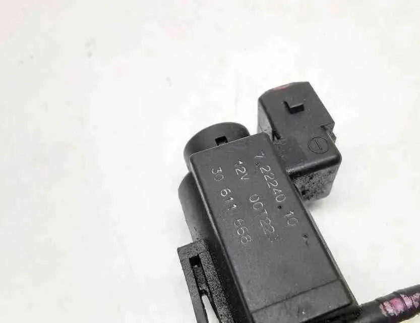 VOLVO V70 2 generation (2000-2008) Solenoid Valve 30611668 32654205