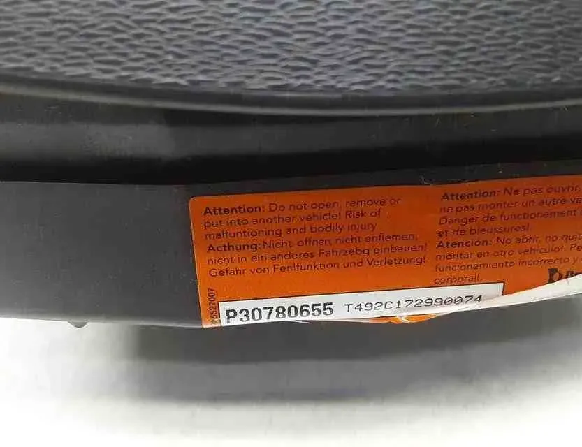 VOLVO V70 2 generation (2000-2008) Steering Wheel Airbag P30780655 32665554