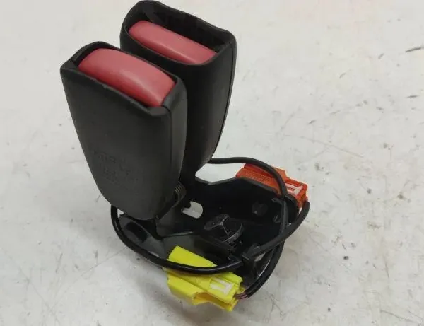 VOLVO V70 2 generation (2000-2008) Rear Middle Seat Buckle 8632319 33328315