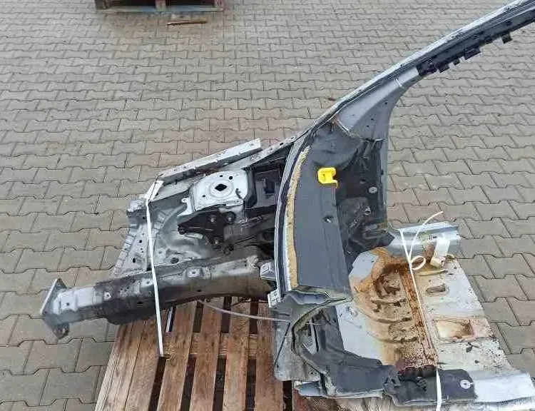 VOLVO XC60 1 generation (2008-2017) Front Right Quarter Panel 32703670