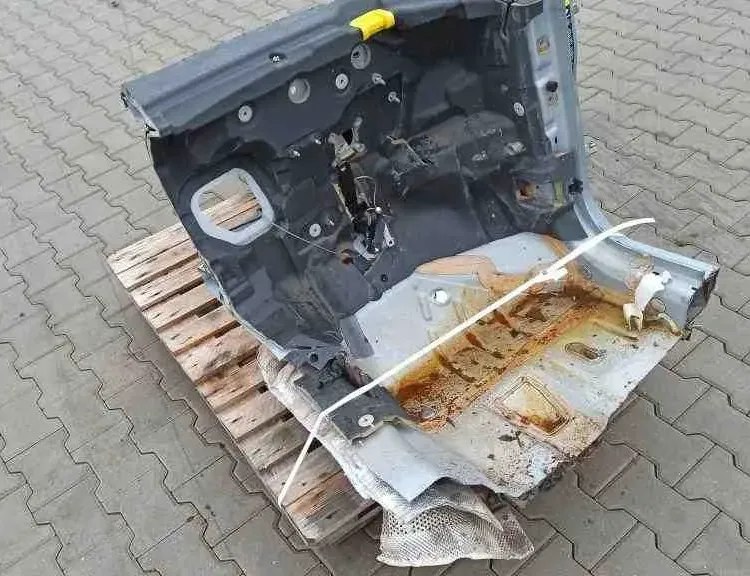 VOLVO XC60 1 generation (2008-2017) Front Right Quarter Panel 32703670