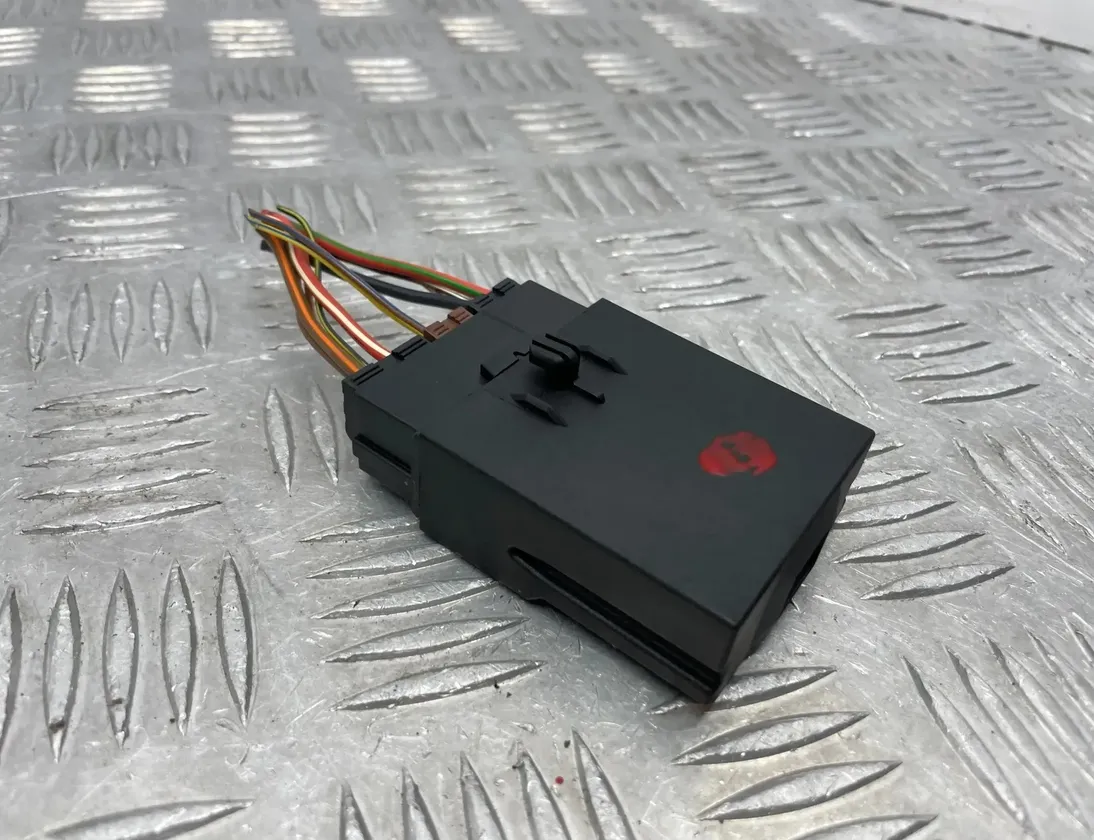 BMW 5 Series E60/E61 (2003-2010) Rear seat control unit 9167237,00401838 28036000