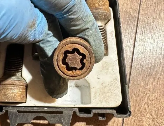 MERCEDES-BENZ C-Class W205/S205/C205 (2014-2023) Locking Wheel Bolt Set B66470155 34561596