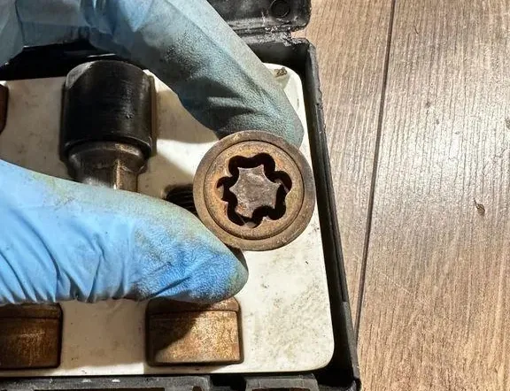 MERCEDES-BENZ C-Class W205/S205/C205 (2014-2023) Locking Wheel Bolt Set B66470155 34561596