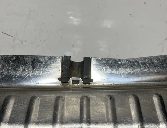 OPEL Astra H (2004-2014) Обделка замка багажника 13213589 33564308