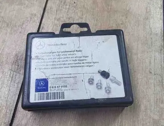 MERCEDES-BENZ C-Class W204/S204/C204 (2004-2015) Bolts B66470155 32678825