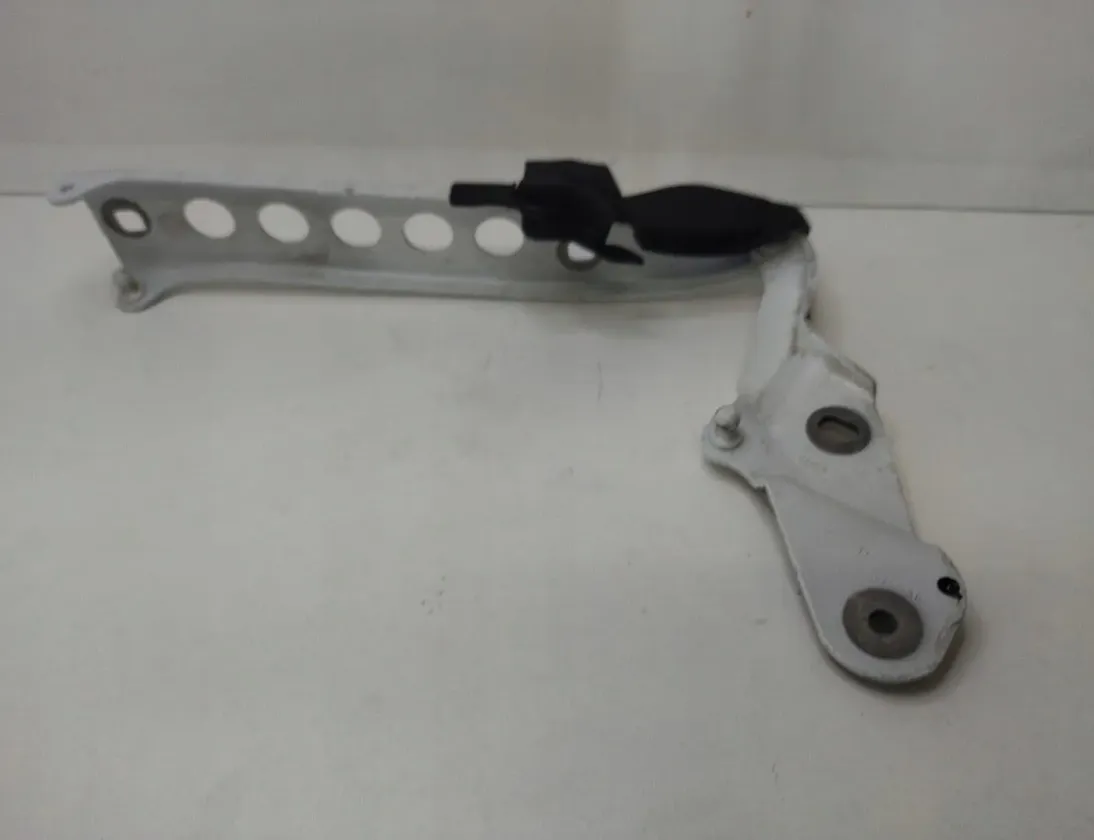 VOLKSWAGEN Passat B8 (2014-2023) Other engine parts 4H0823302D 23137541