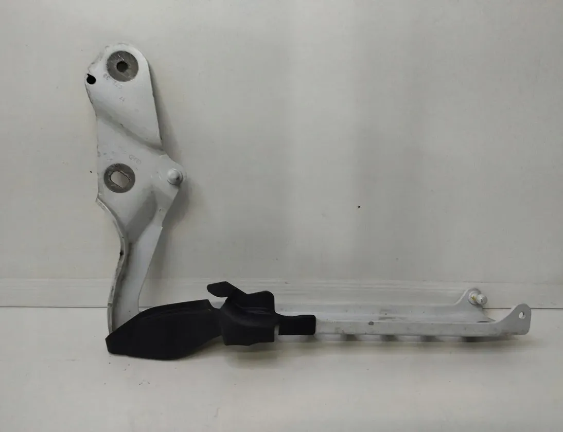 VOLKSWAGEN Passat B8 (2014-2023) Other engine parts 4H0823302D 23137541