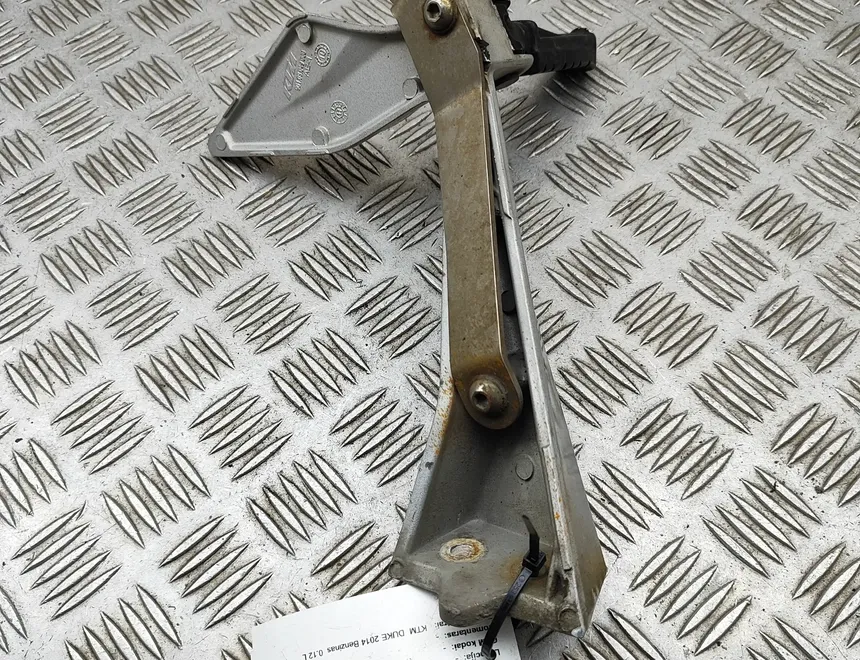 KTM DUKE Rear right side footrest peg hanger 90103049000 33114183
