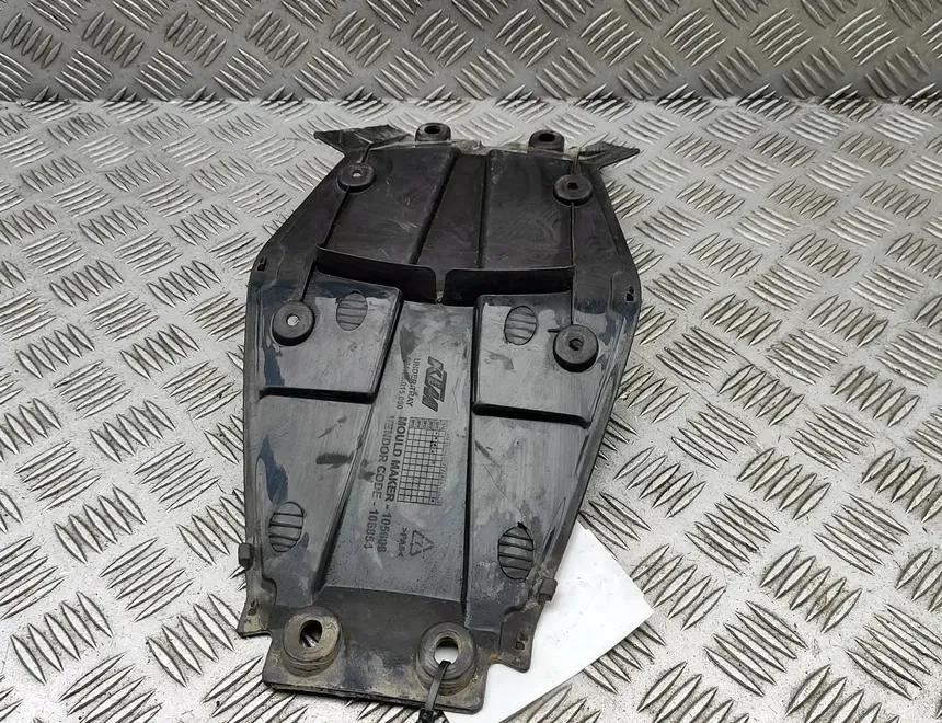 KTM DUKE Кожух заднего обтекателя 90108015000 33114405