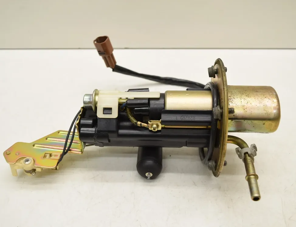 SUZUKI DL Топливный насос 15100-06G00,UC-T30SU9 33139975