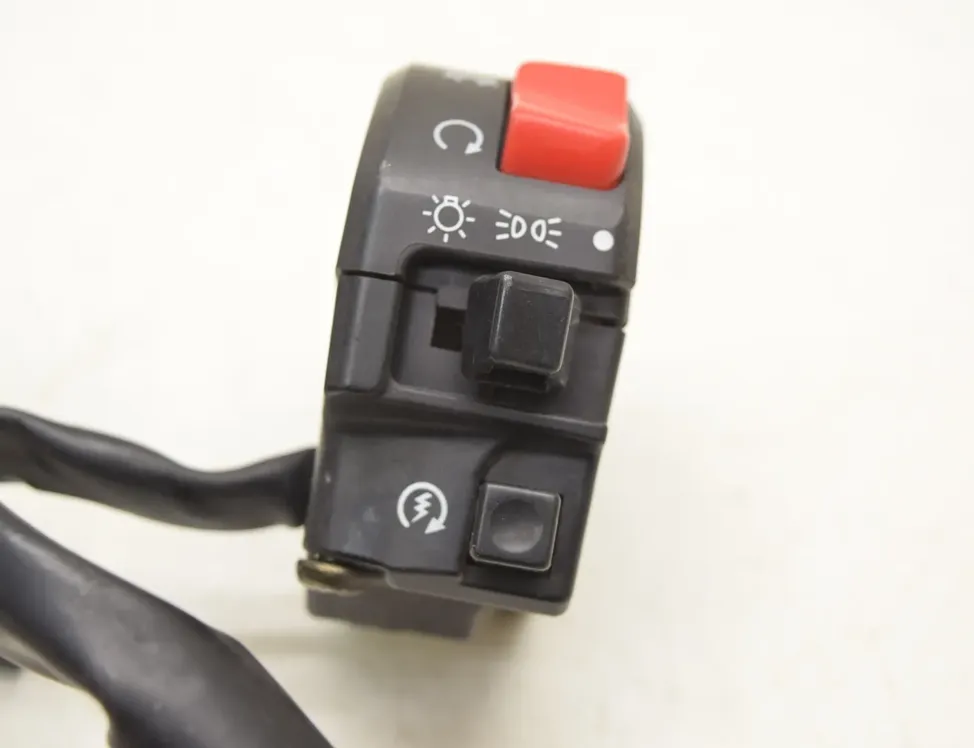 SUZUKI DL Правый боковой переключатель передач 33151741