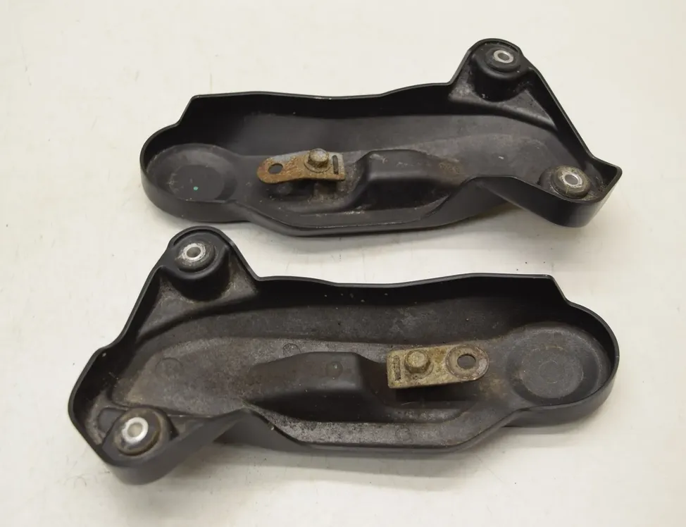 YAMAHA XSR Front right side footrest hanger heel guard 33340208