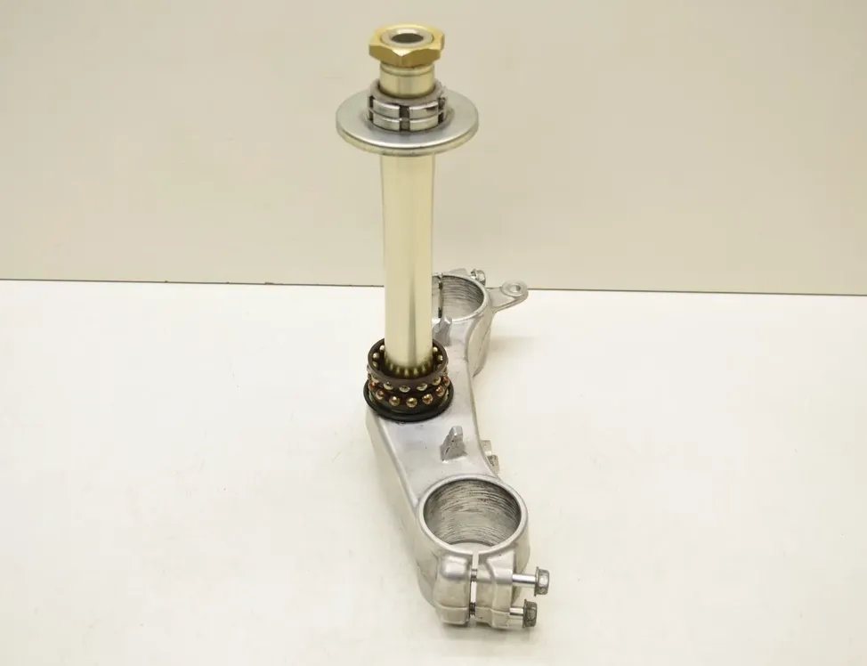 SUZUKI GSX-R Lower triple tree fork clamp bottom yoke 33358365