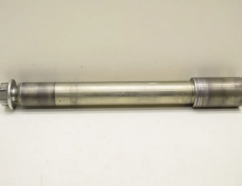 SUZUKI GSX-R Front wheel spindle axle 33358369