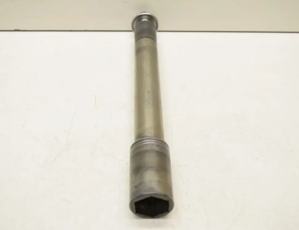 SUZUKI GSX-R Front wheel spindle axle 33358369