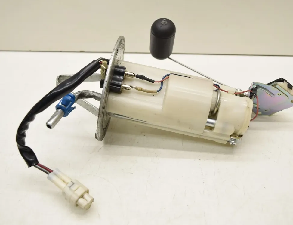 SUZUKI GSX-R Топливный насос 15100-37H00,UC-T35SU57 33358693