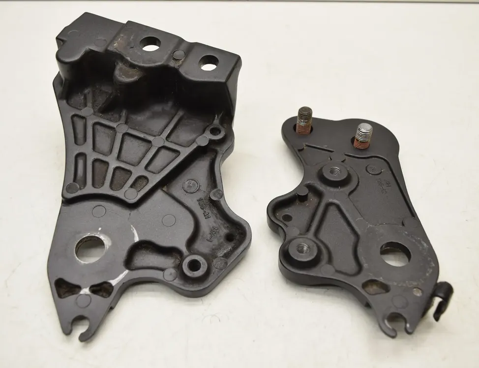 YAMAHA XSR Front right side footrest hanger heel guard 1WS-A1,1WS-A2 33376614