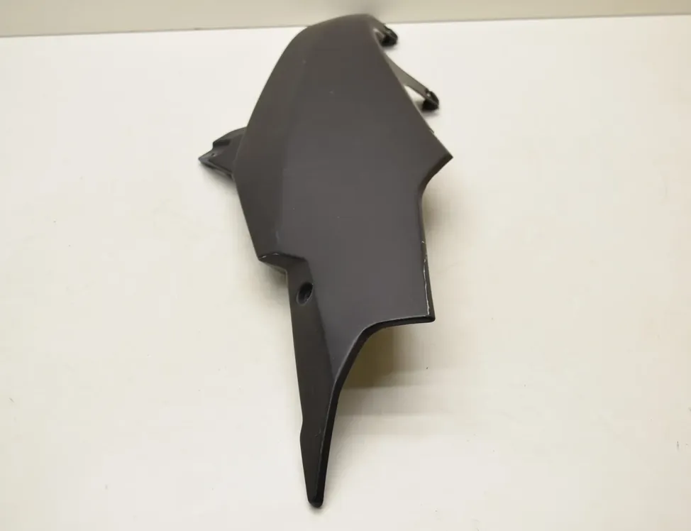 SUZUKI GSX-R Кожух панели обтекателя правой стороны 33388070