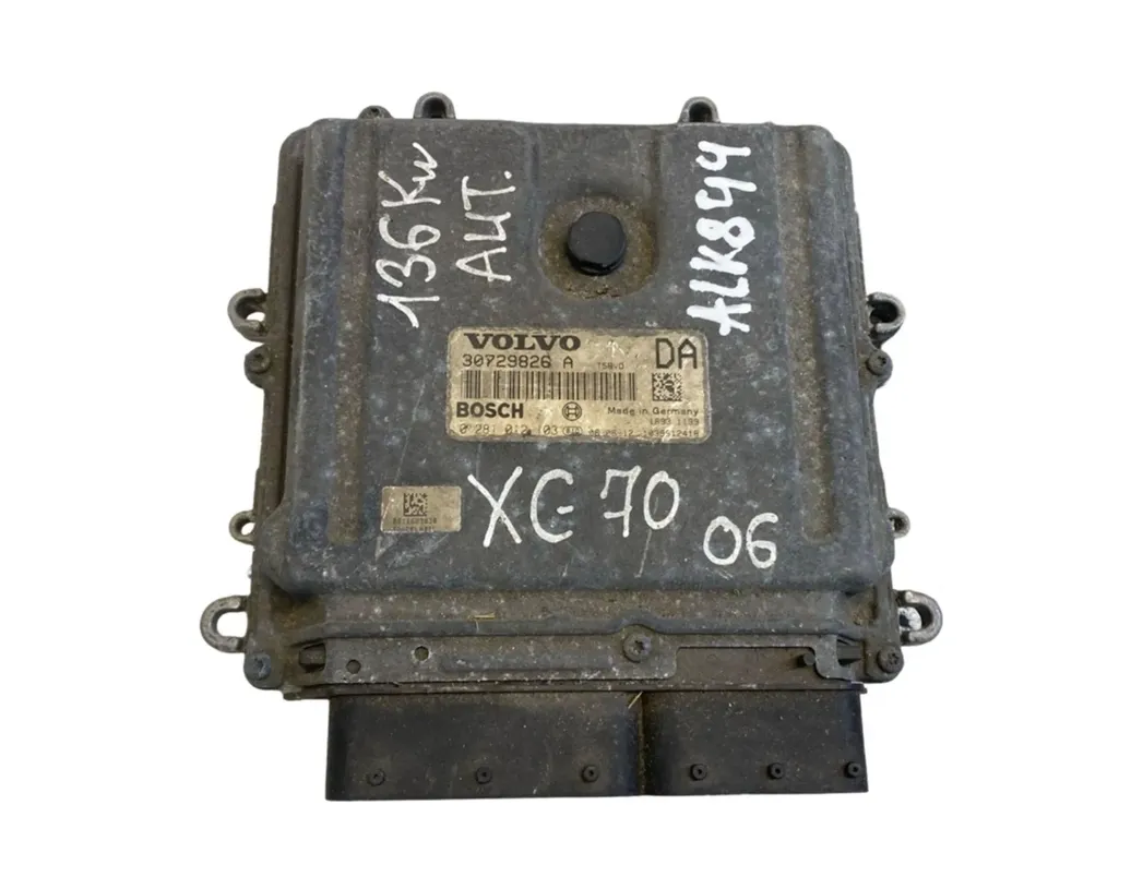 VOLVO XC70 2 generation (2000-2007) Engine Control Unit ECU 30729826A 30133975