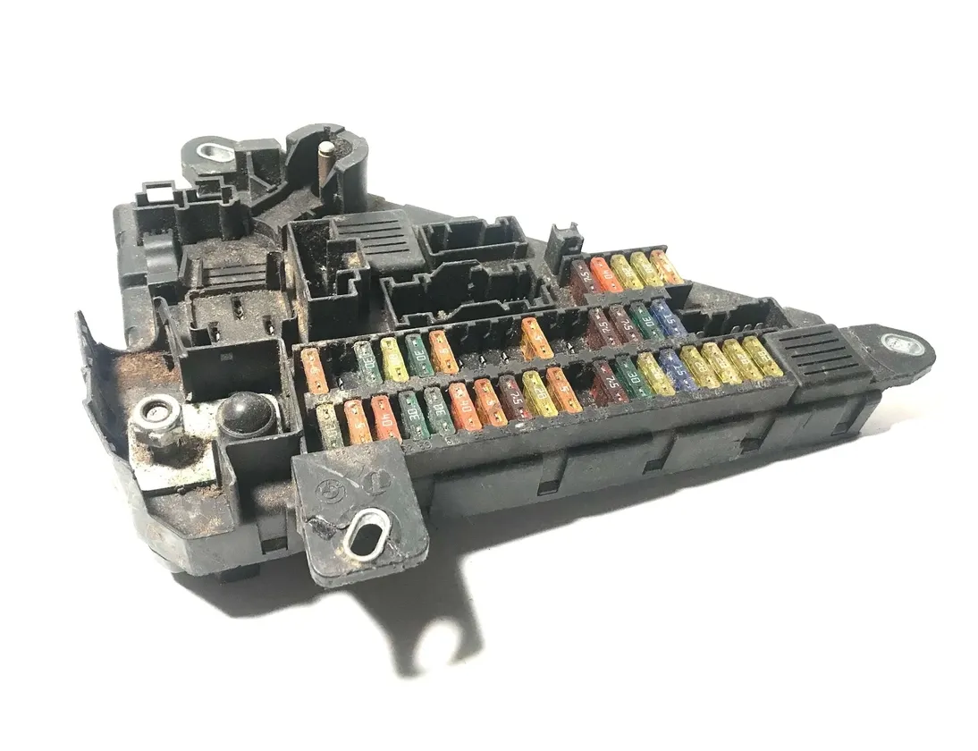 BMW 5 Series E60/E61 (2003-2010) Блок предохранителей 6906618 30136351