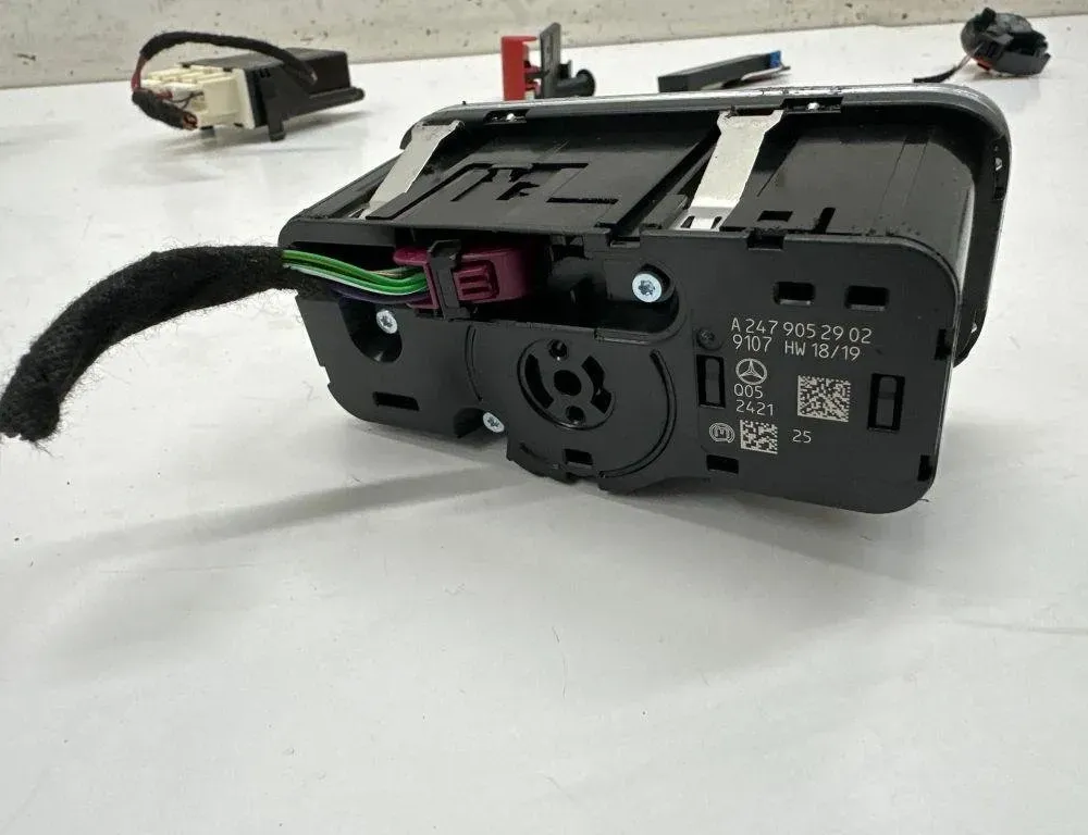 MERCEDES-BENZ CLA-Class C118 (2019-2023) Headlight Switch Control Unit A2479052902 30316563