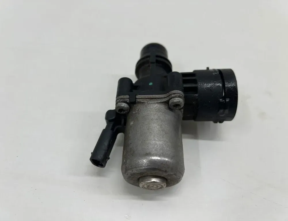 BMW 5 Series G30/G31 (2016-2023) Клапан радиатора отопления 8689694 33595576