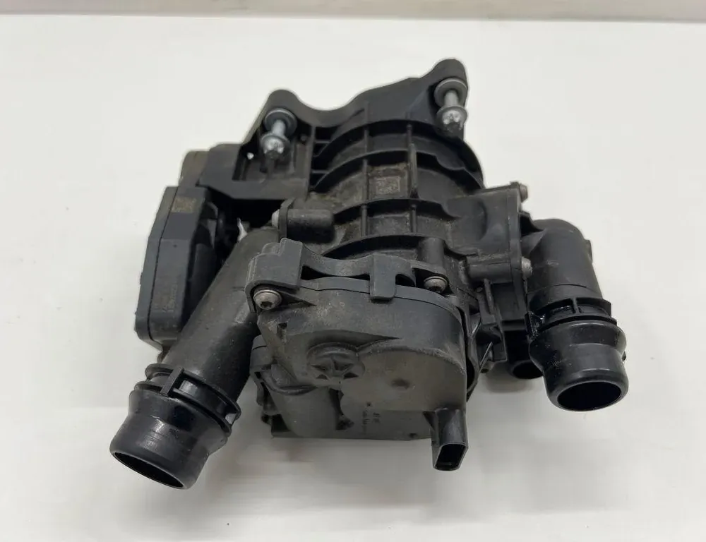 BMW 5 Series G30/G31 (2016-2023) Thermostat 8642560 33596237